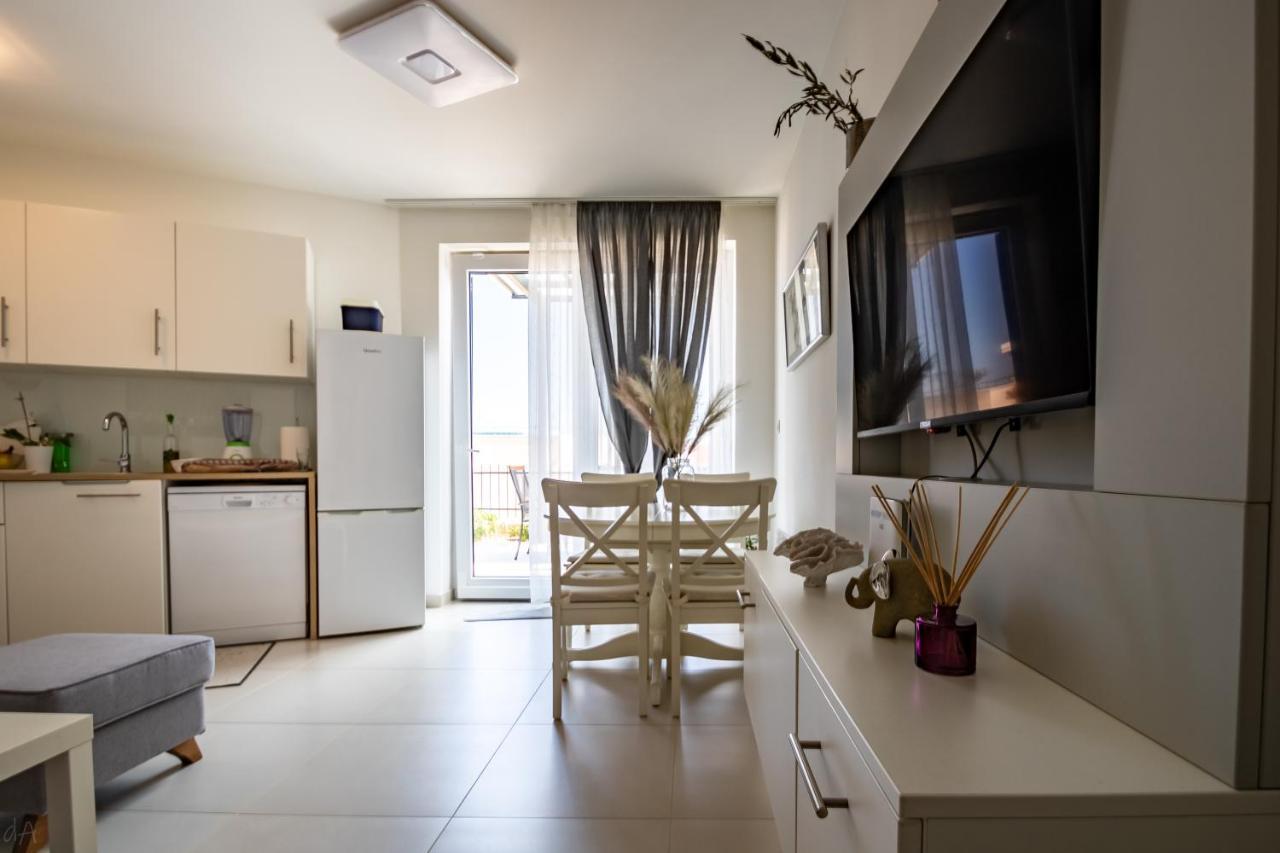 Boutique La Perla Jacuzzi Apartment Murter Exterior foto