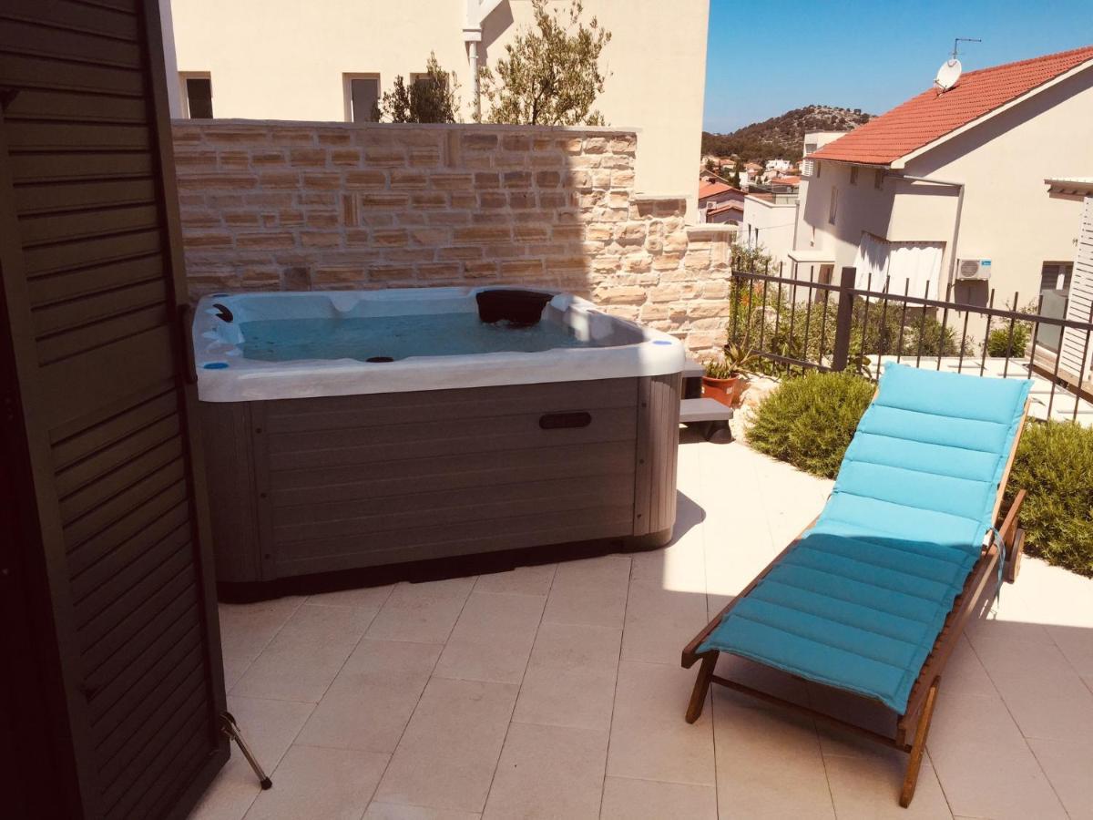 Boutique La Perla Jacuzzi Apartment Murter Exterior foto