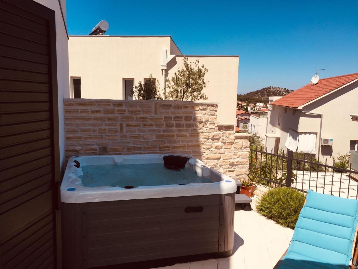 Boutique La Perla Jacuzzi Apartment Murter Exterior foto